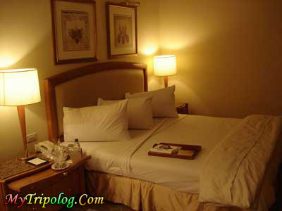 a room in pacific garden hotel manila,manila,hotel room,philippines