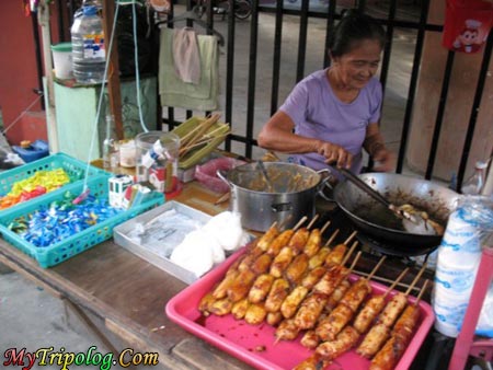 lady,selling,fried,banana,manila,life