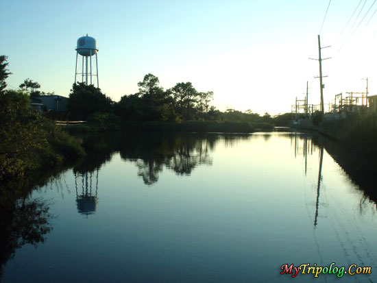 stream thourgh the hwy 12 in buxton,usa,nc,stream,vacation in usa,