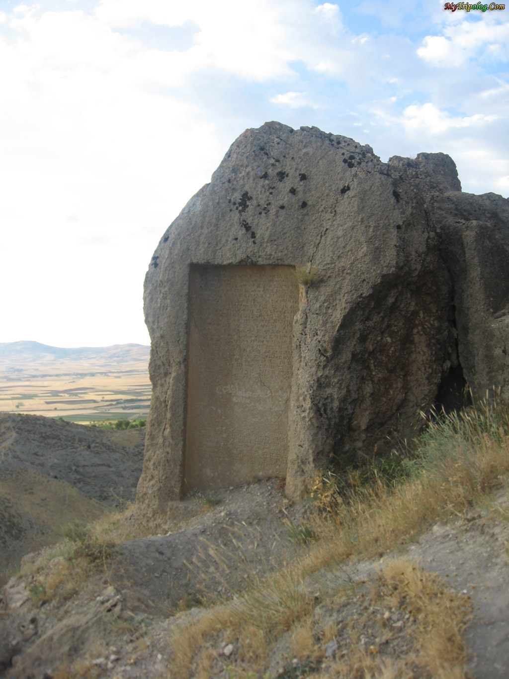 cuneiform inscriptions,palu castle,urartu,king menaus,elazig,turkey,eastern anatolia