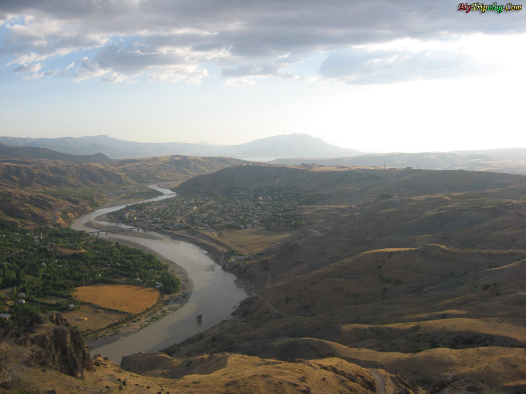 palu,valley,murat river,palu castle,elazig,turkey,eastern anatolia