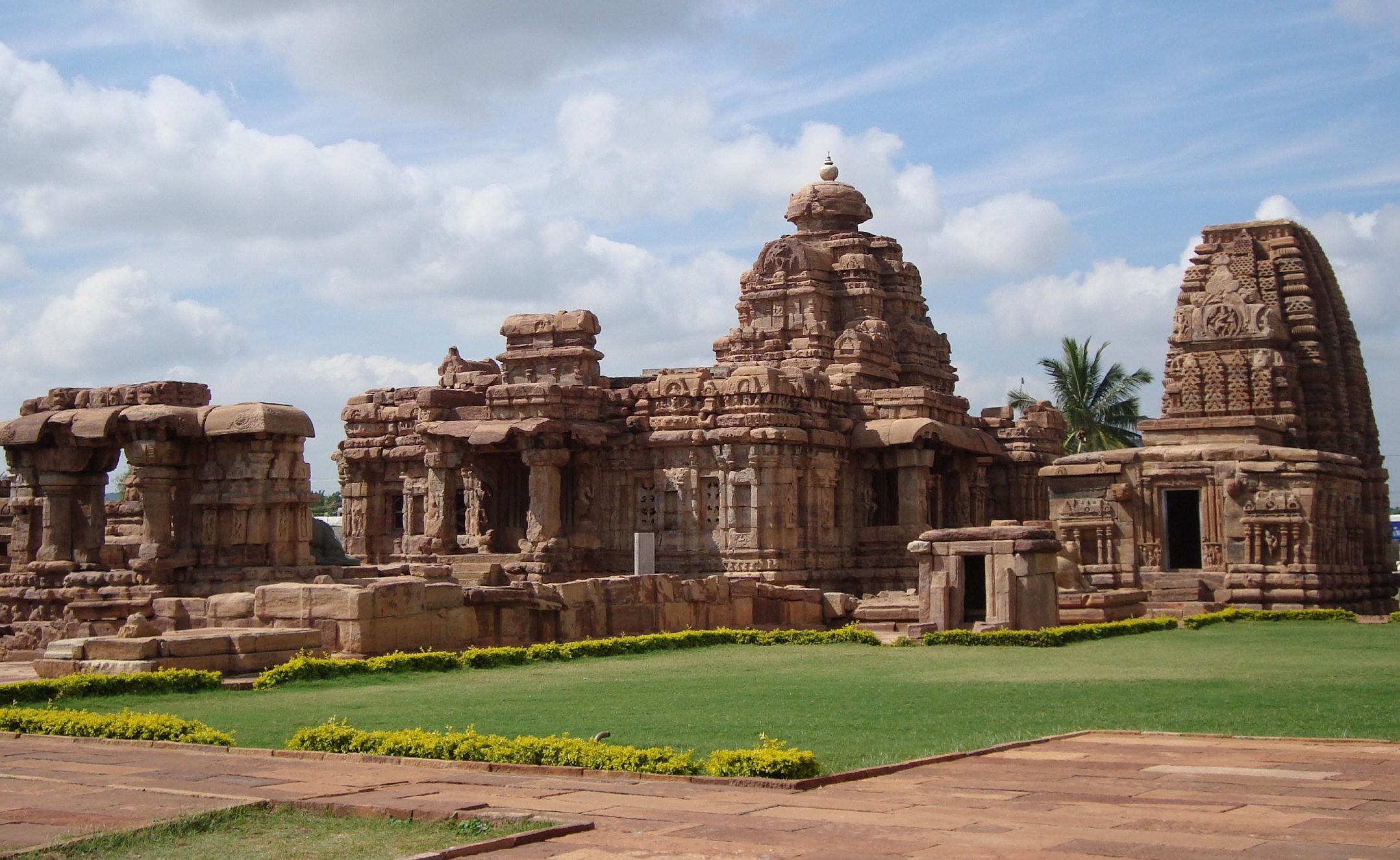 Bangalore city Pattadakal Temple, Famoust temples in India
