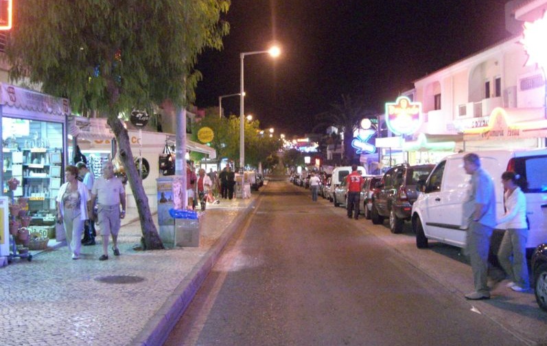 Albuferia streets at night