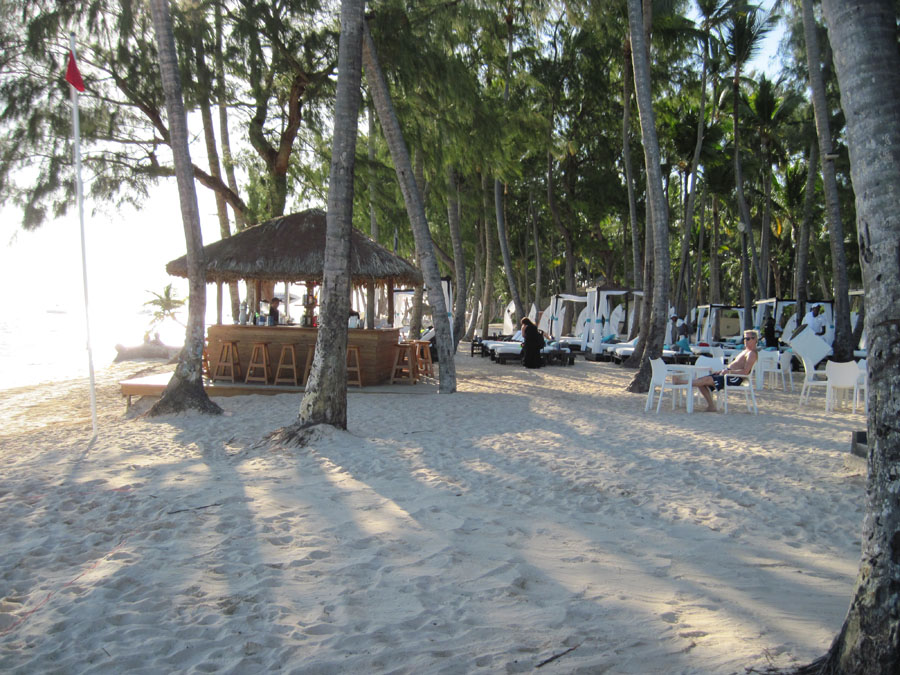nirvana beach presidential suites sun beds bar