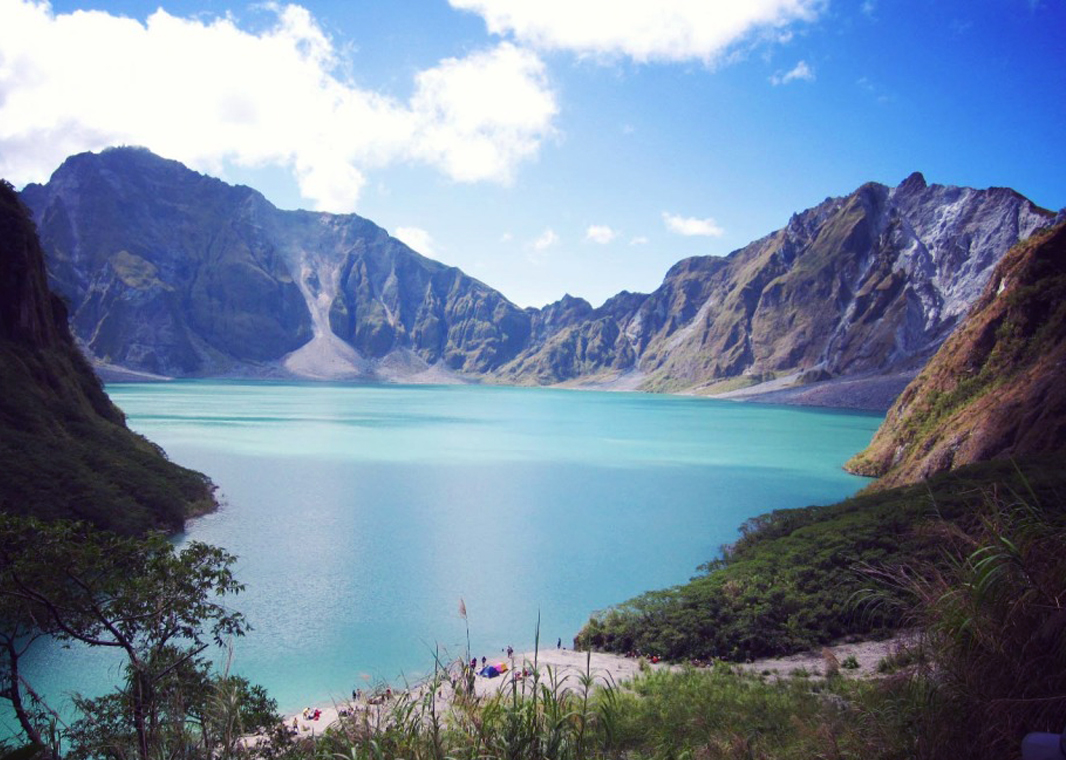 mount pinatobu crater lake philippines