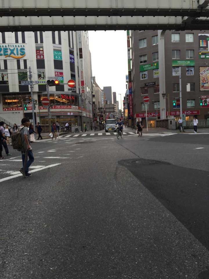 strolling the sreets of tokyo during the day