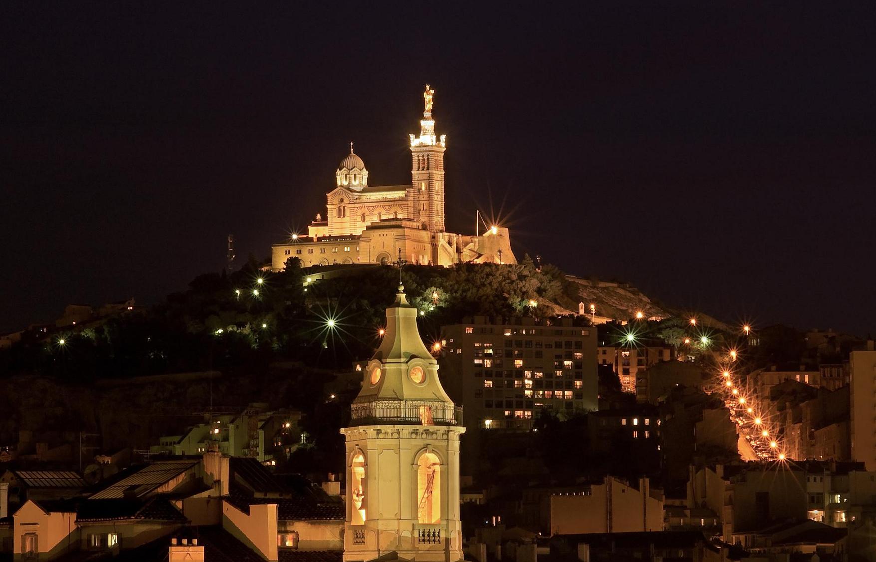 Notre-Dame-de-la-Garde-far-sight-at-night-Marseille-France.jpg